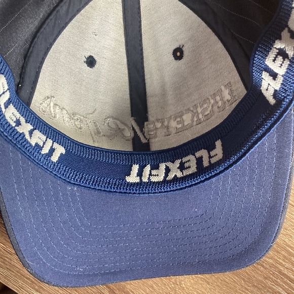 Vintage Small/Medium FlexFit Lusky’s /Ryon’s Stockyards Blue Fitted Hat - Picture 7 of 12